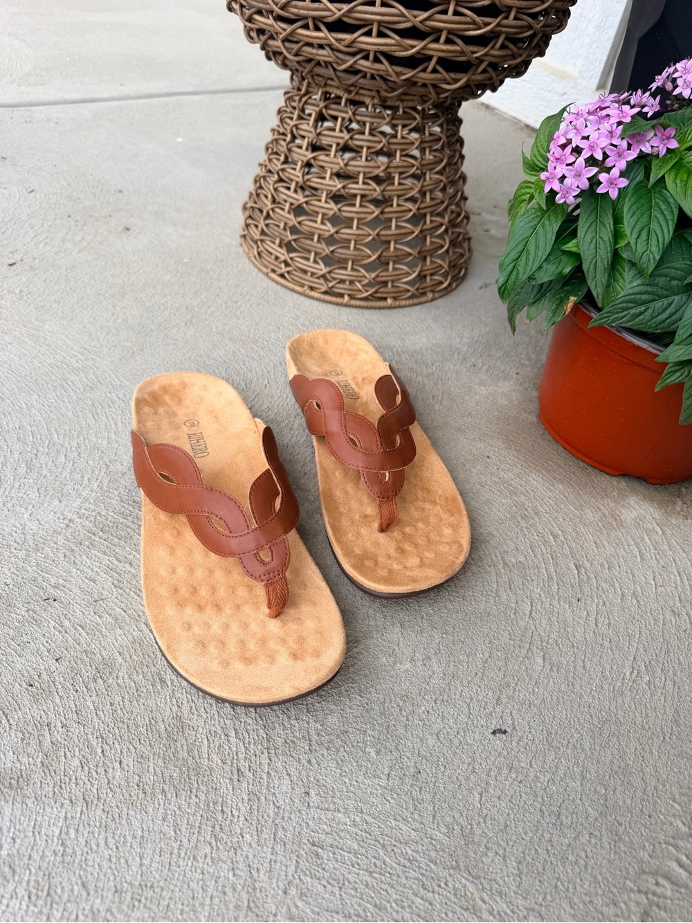 Women's Brown Leather Thong Sandals with Cushioned Footbed